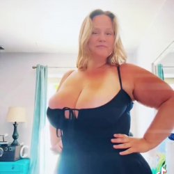 Thick Milf jiggles her fat tits for sons friends on TikTok